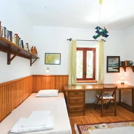Sleeps 5 Air Con Wifi Villa *
